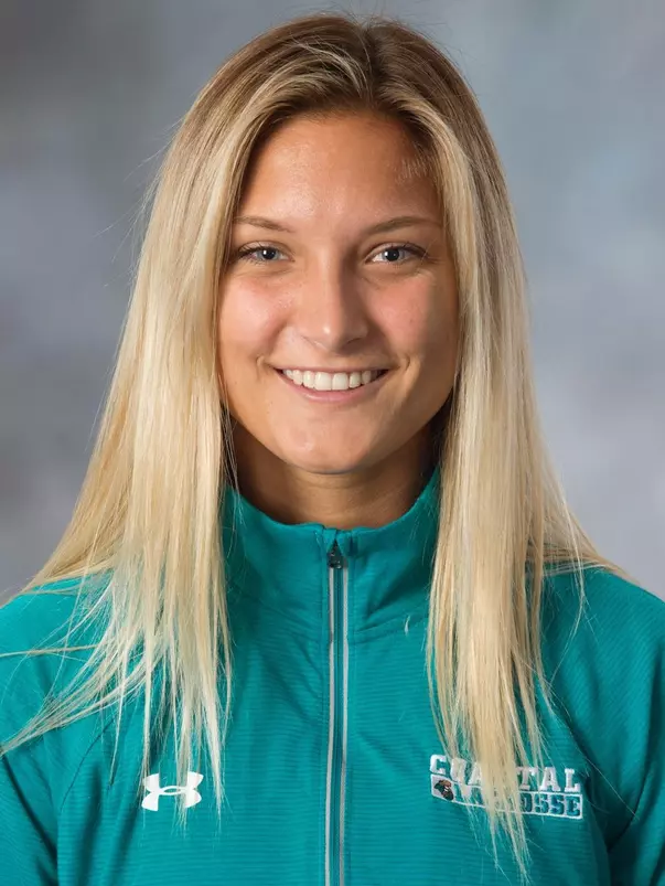 Samantha Courtemanche 2018 headshot