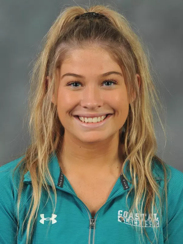 Kelly Tacka 2020 headshot