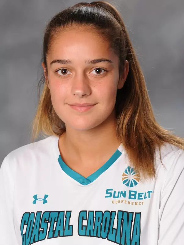 Daniella Famili 2016 headshot