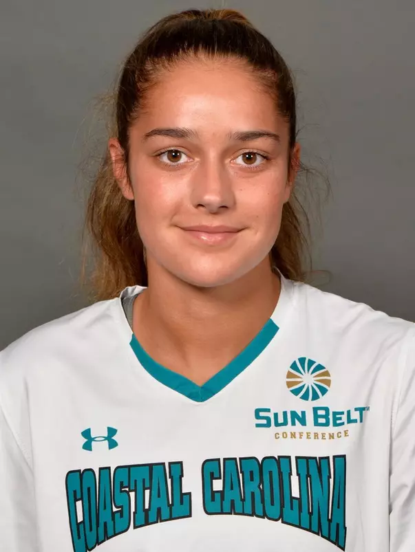 Daniella Famili 2017 headshot