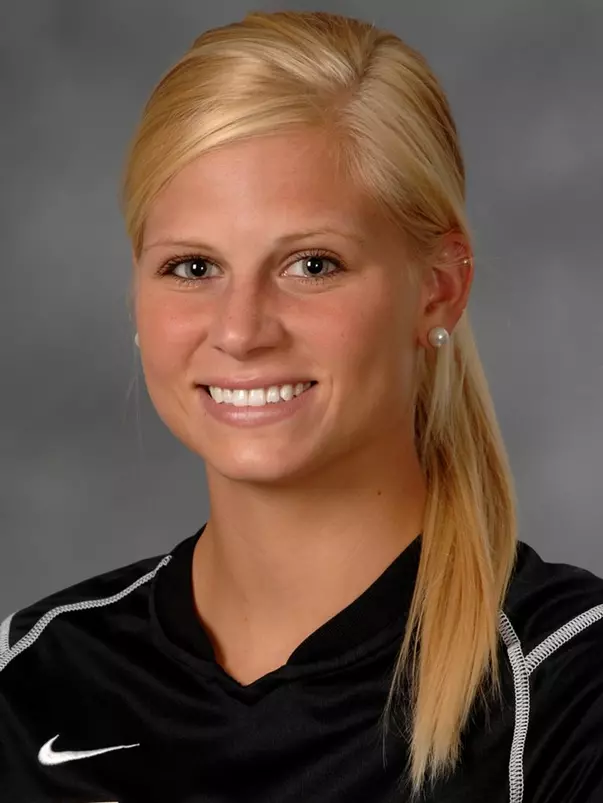 Maggie McGavin 2012 headshot