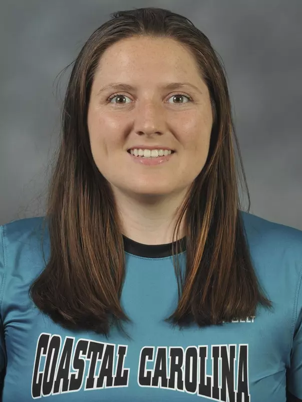 Eva Knapstein 2019 headshot