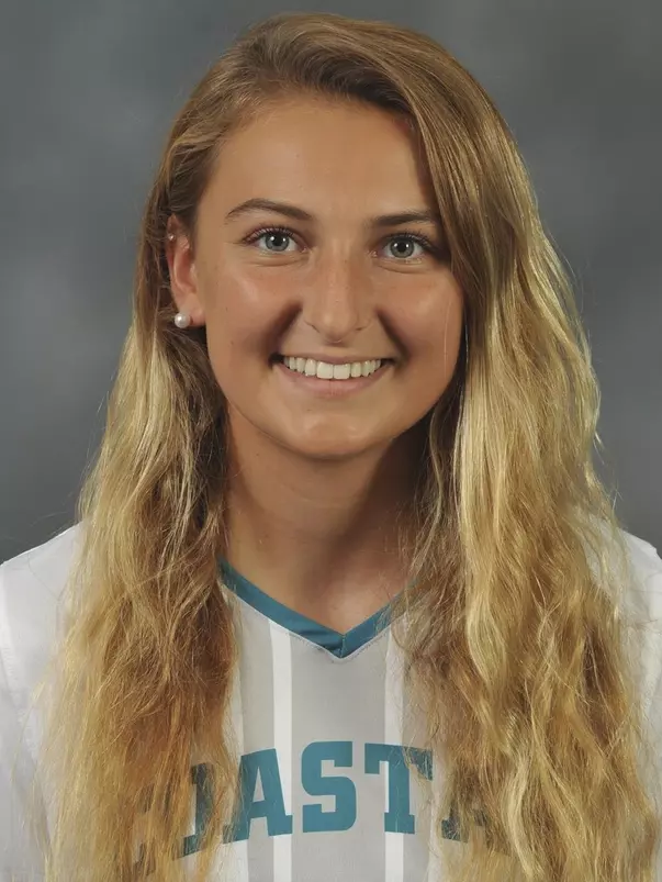 Gabbi Leach 2019 headshot