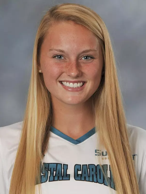 Mackenzie Gibbs 2018 headshot