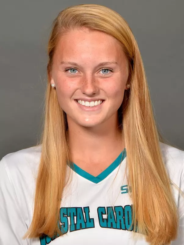 Mackenzie Gibbs 2017 headshot