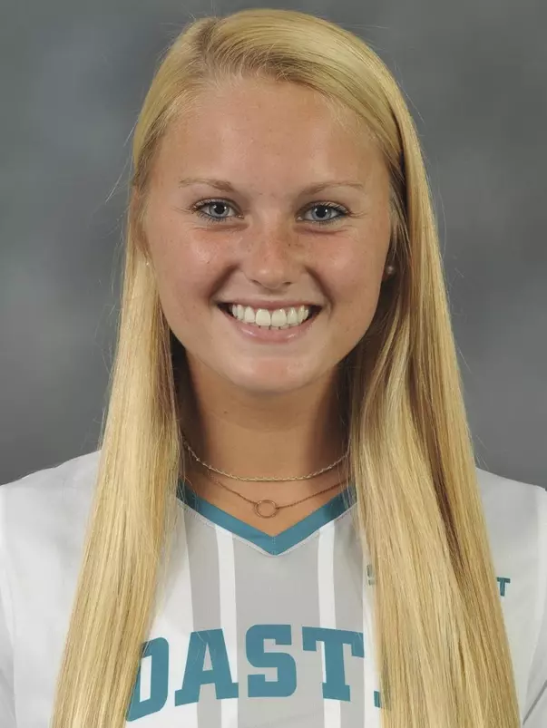 Mackenzie Gibbs 2019 headshot