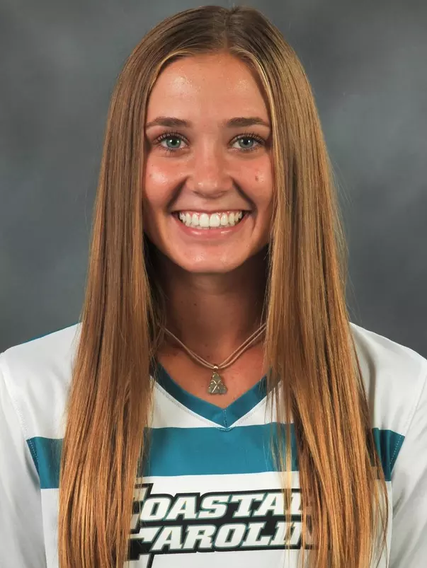 Ella Schad 2020 headshot