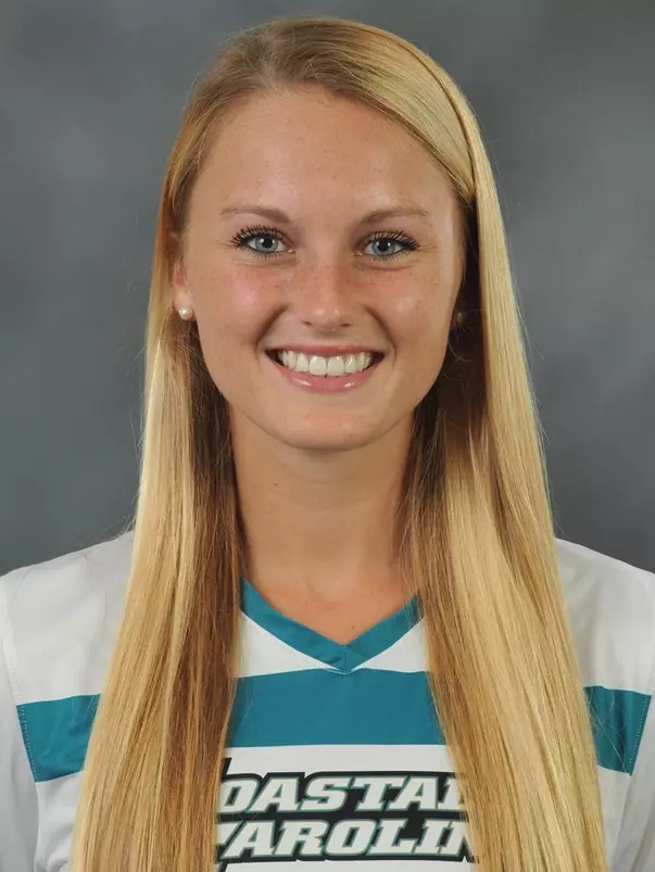 Mackenzie Gibbs 2020 headshot