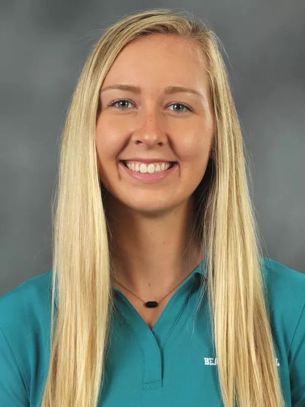 Kendra Lukacs 2021 headshot