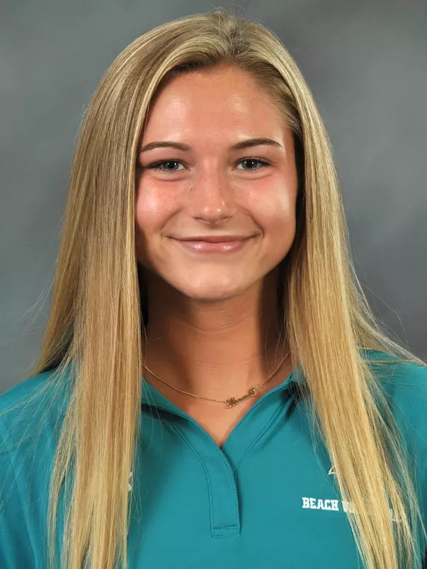 Sarah Riedell 2021 headshot