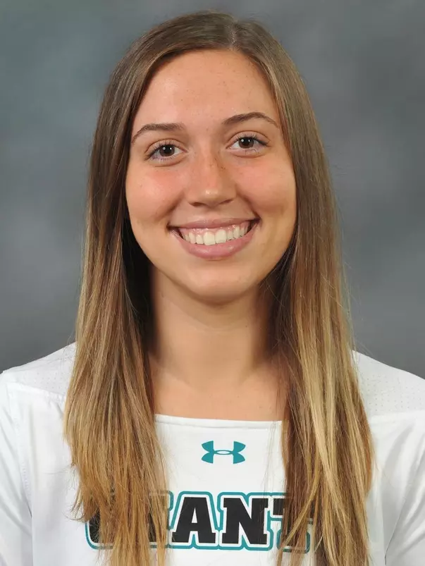 Anna Towle 2021-22 headshot