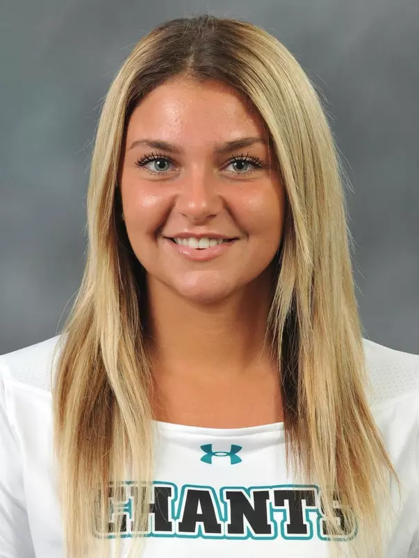Hannah Calarco 2021-22 headshot