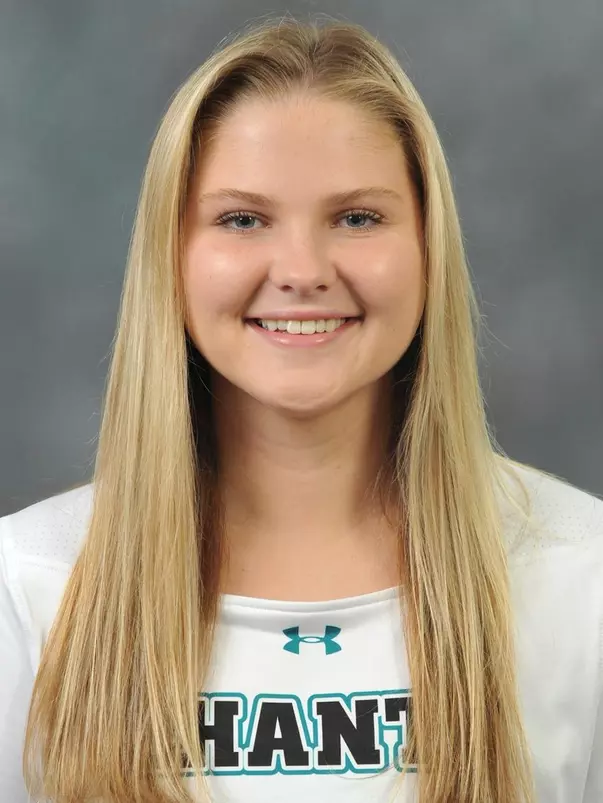 Maddie Bates 2021-22 headshot