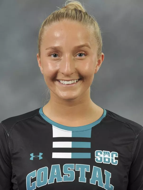 Alicia Hansson 2021 headshot