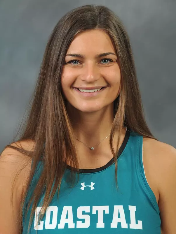 Natalie Honzovicova 2022 headshot