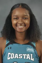Savannah Dews (2021-22 Headshot)