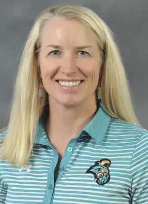 Catherine Hewitt 2023 head shot