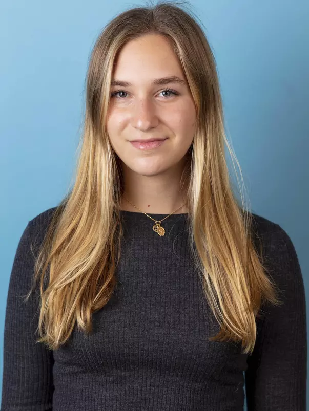 Julia Fink 2021 Headshot