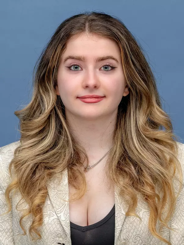 Chusid, Mikayla