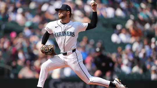 Josh Simpson pitches with the Seattle Mariners