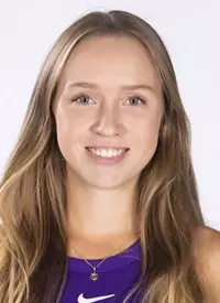 Helena Narmont Headshot