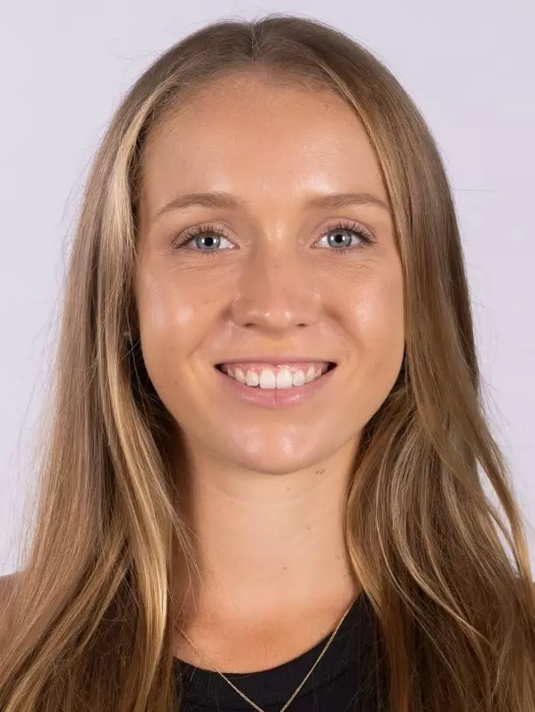 Helena Narmount 2022 Headshot