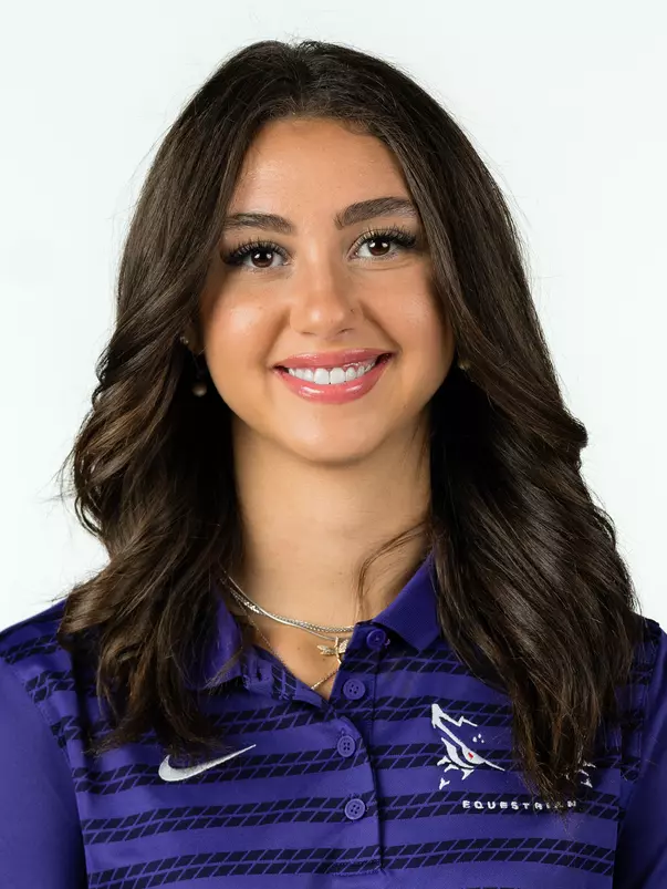 Chloe Peebles headshot