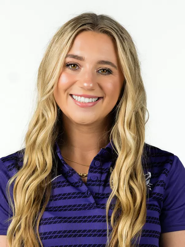 Julia Nickl Headshot