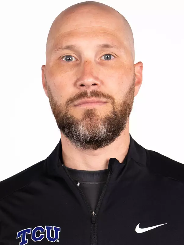 Adam Linens headshot