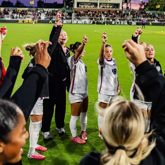 TCU women's soccer team doing Frog sign
