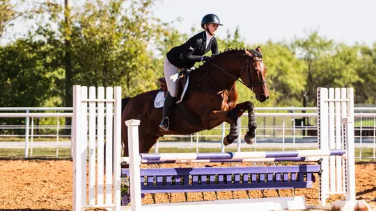 Lilly Goldstein jumping over fences