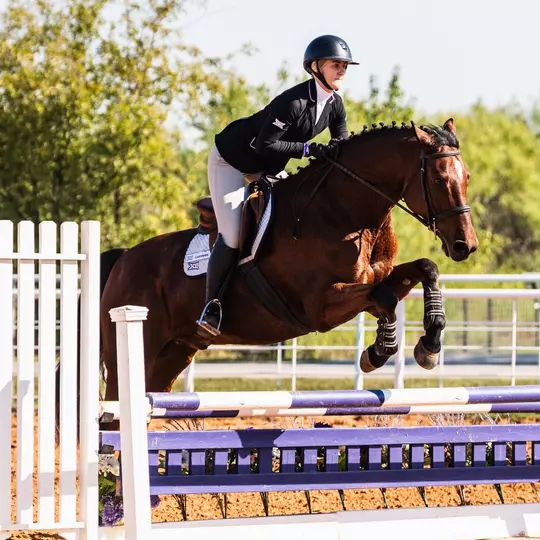 Lilly Goldstein jumping over fences