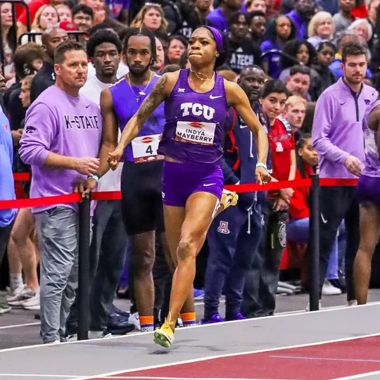 Indya Mayberry wins 200m Championship Final at Tyson Invitational