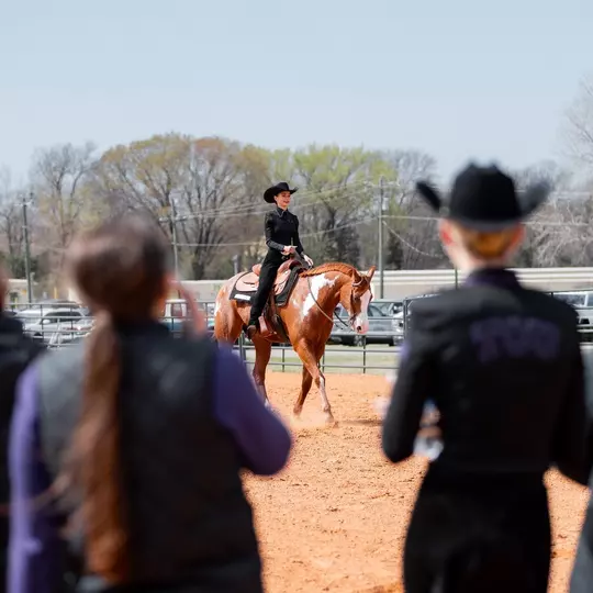 Tatum Keller against Baylor as team watches