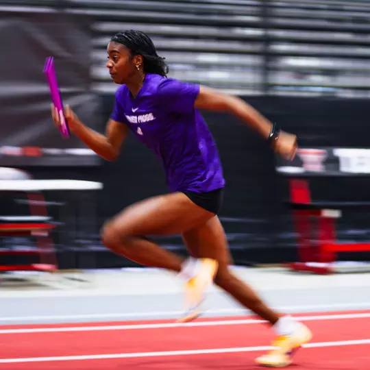 Motion blurred photo of Laila Smith running down the track
