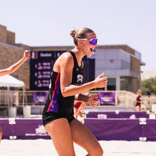 Melina Mol and Hannah Taylor