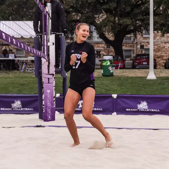 Anhelina Khmil celebrating