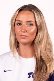 Amelie Darey Headshot