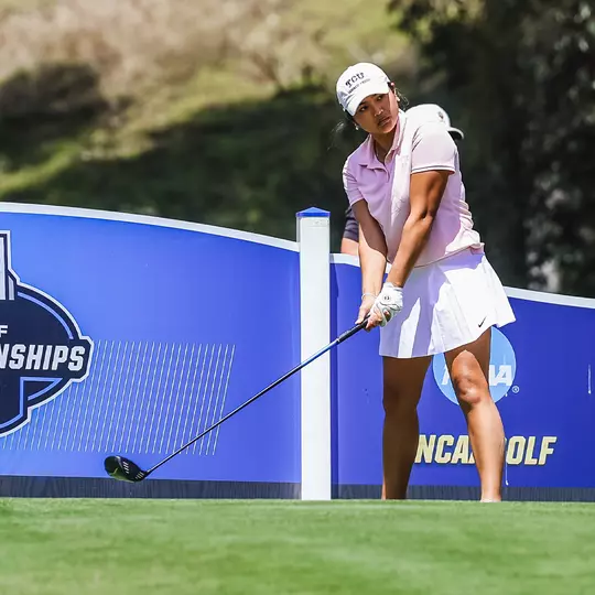 Kirstin Angosta lines up her tee shot at the NCAA D1 Women's Golf Championship.