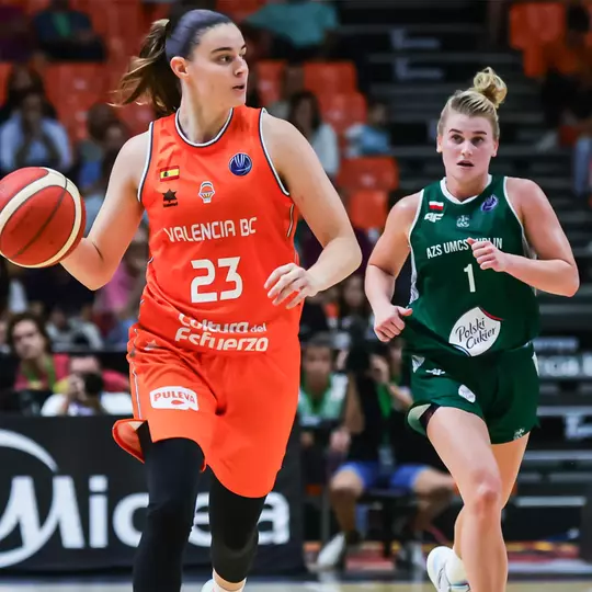 TCU women's basketball signee Claudia Contell dribbles during a game in Liga ACB.