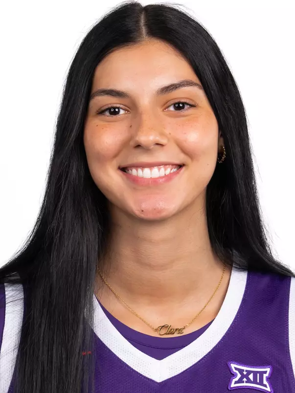 Clara Silva headshot.