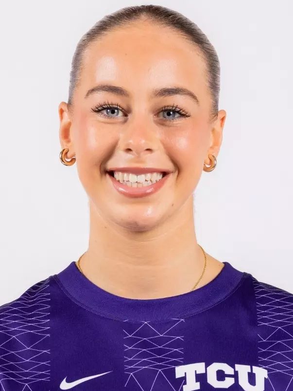 Betsi Salihi headshot