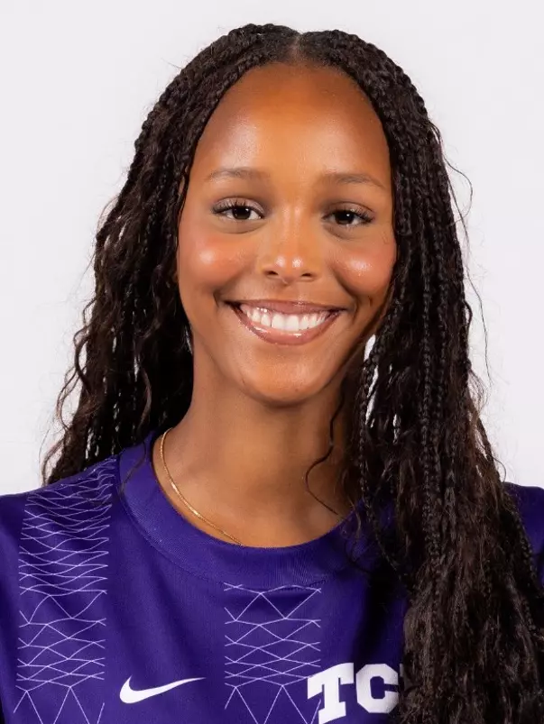 Leah Negeri headshot