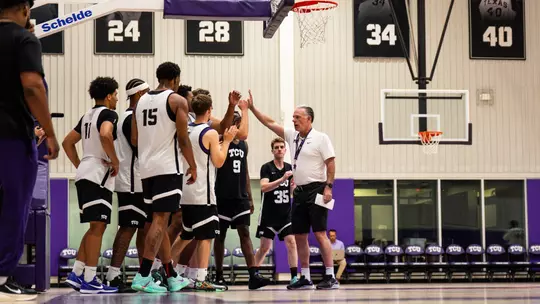 Jamie Dixon huddles with the team after practice.
