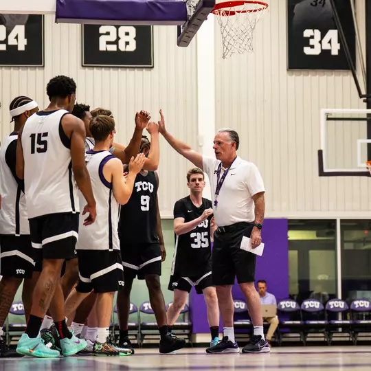 Jamie Dixon huddles with the team after practice.