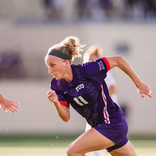 Bella Diorio running behind a UTSA player