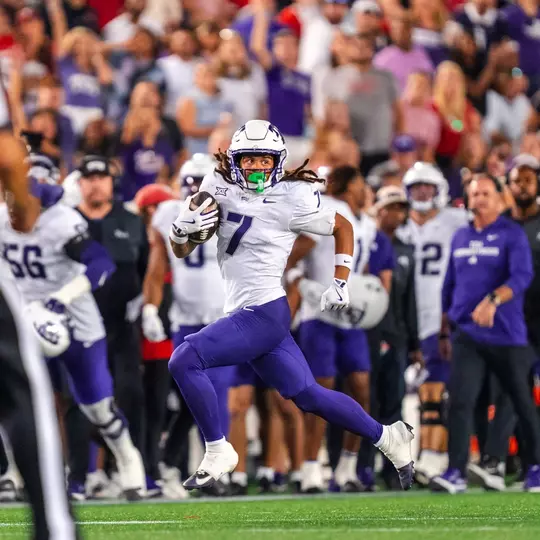 Jordan Dwyer running with the ball against Houston