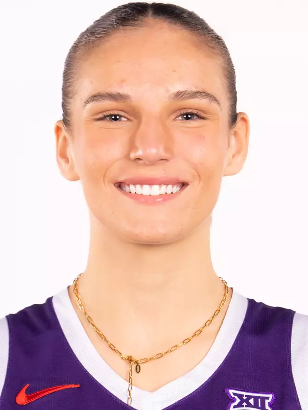 Clara Bielefeld headshot