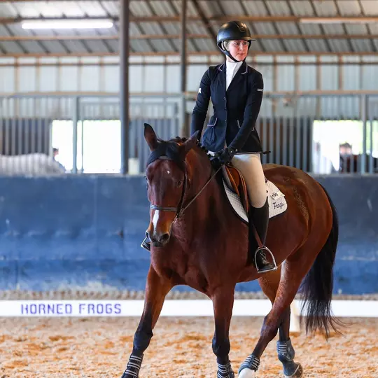 Lilly Goldstein competing on the Flat at home