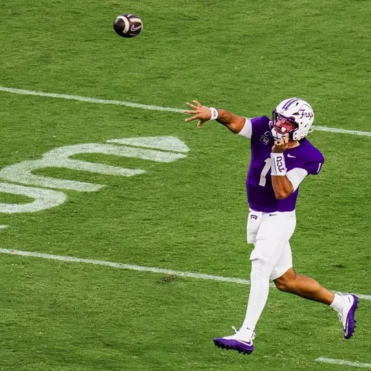 Jaden Craig throwing the ball against Arkansas State